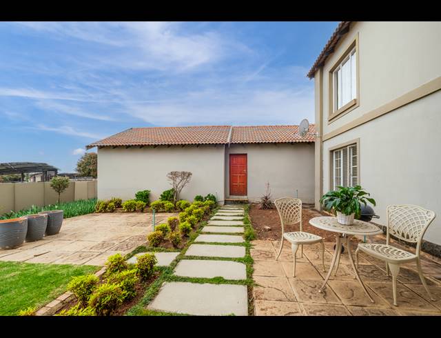 3 BEDROOM TOWNHOUSE FOR SALE IN BERGBRON